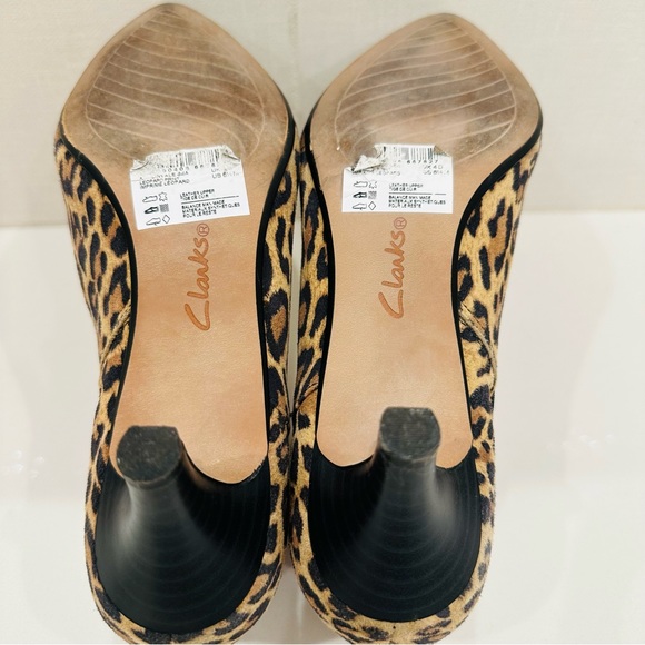 Sleek Ankle Bootie Clarks Linvale Sea Tan Leopard Suede Bootie - Picture 10 of 14